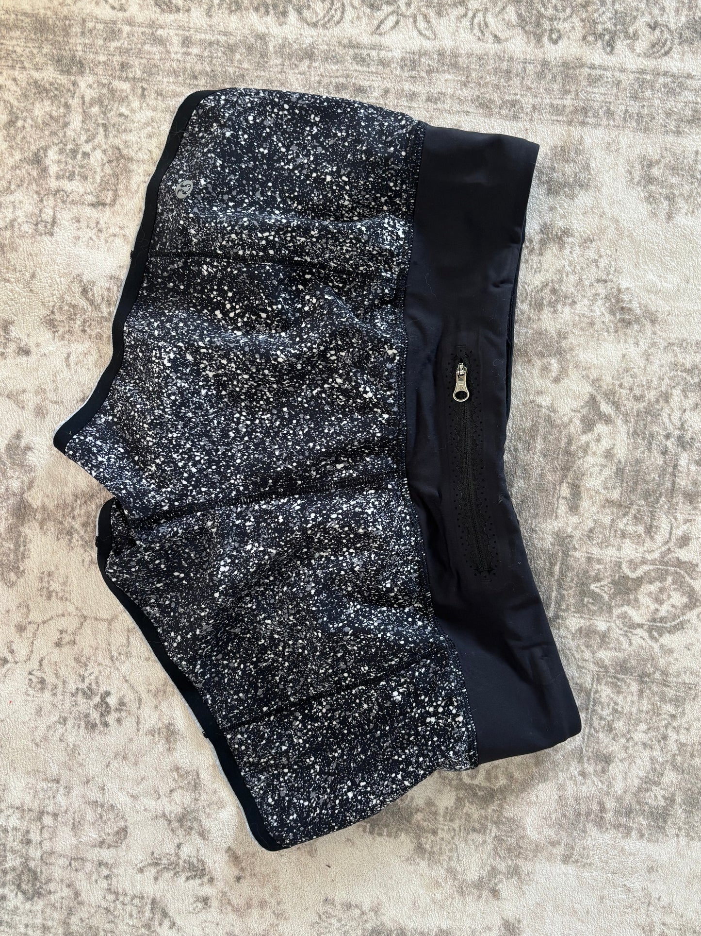 Lululemon Race Pace Short in Mini Splatter White/Black | size 6