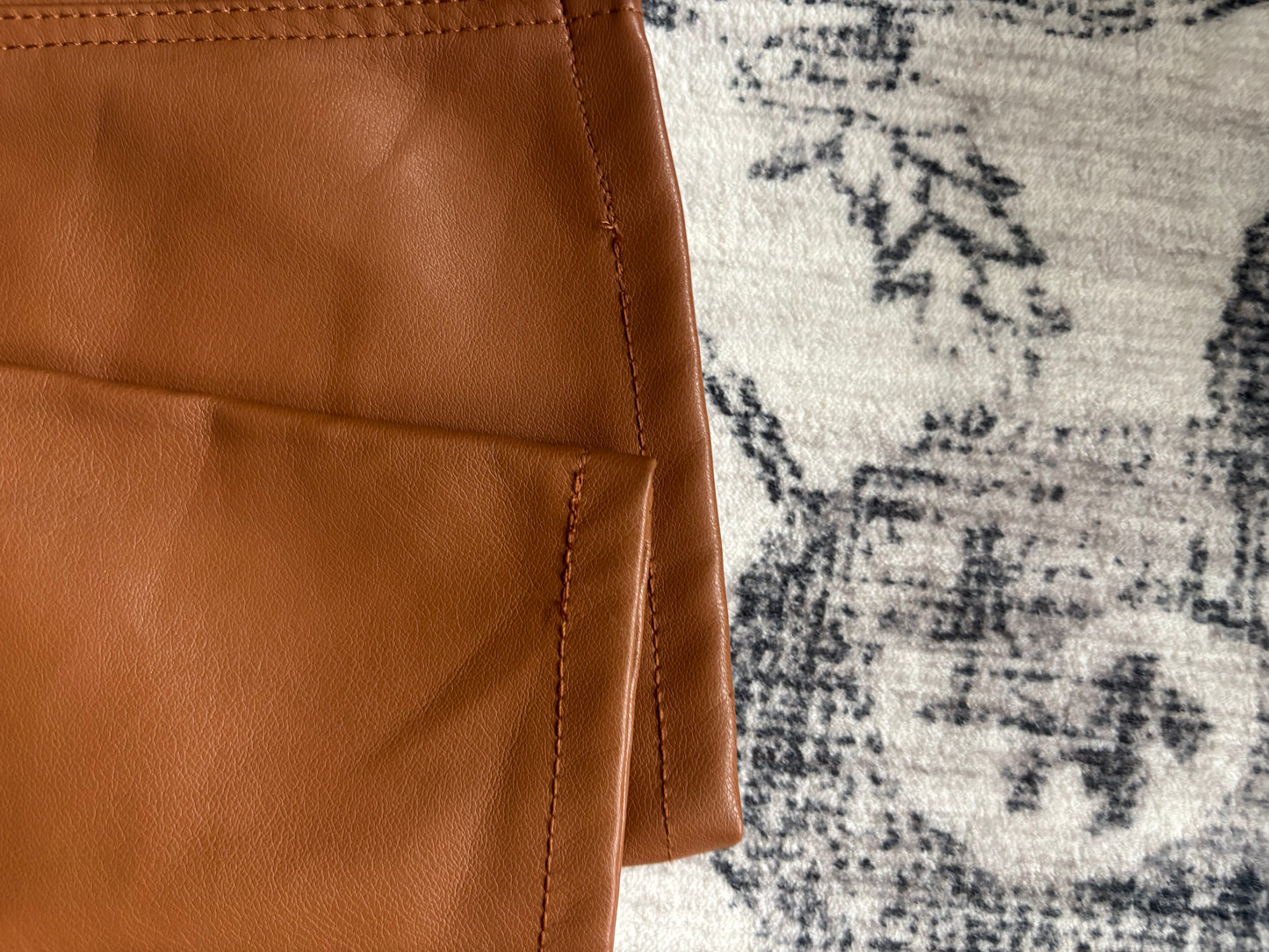 Dynamite Gisele Straight Leg Faux Leather Pants | 10 (N194C8)