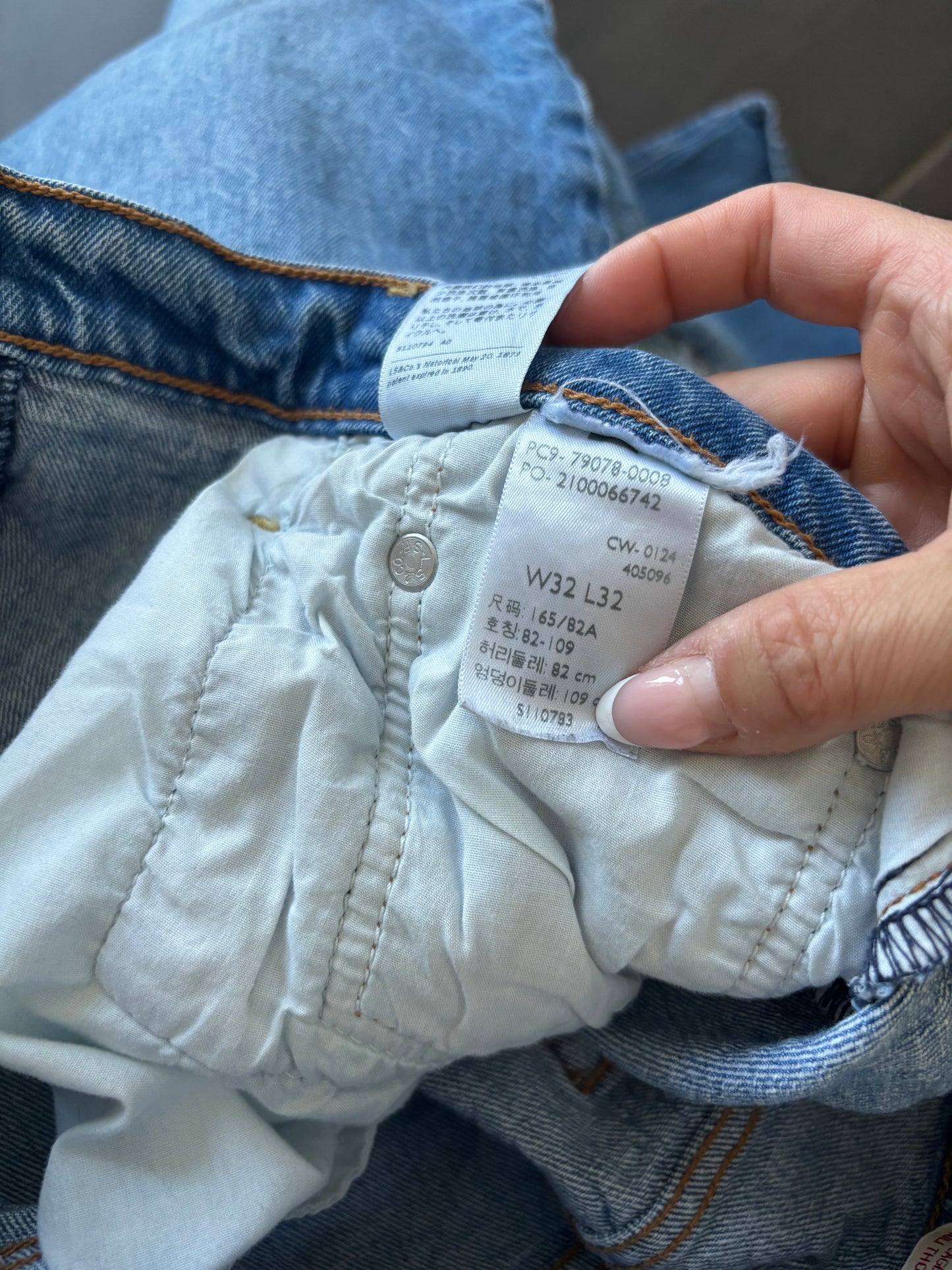 Levis Ribcage Straight Leg Jeans  | 32