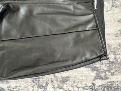 A&F Vegan Leather Flare Pants | Sz Medium (J171K9)