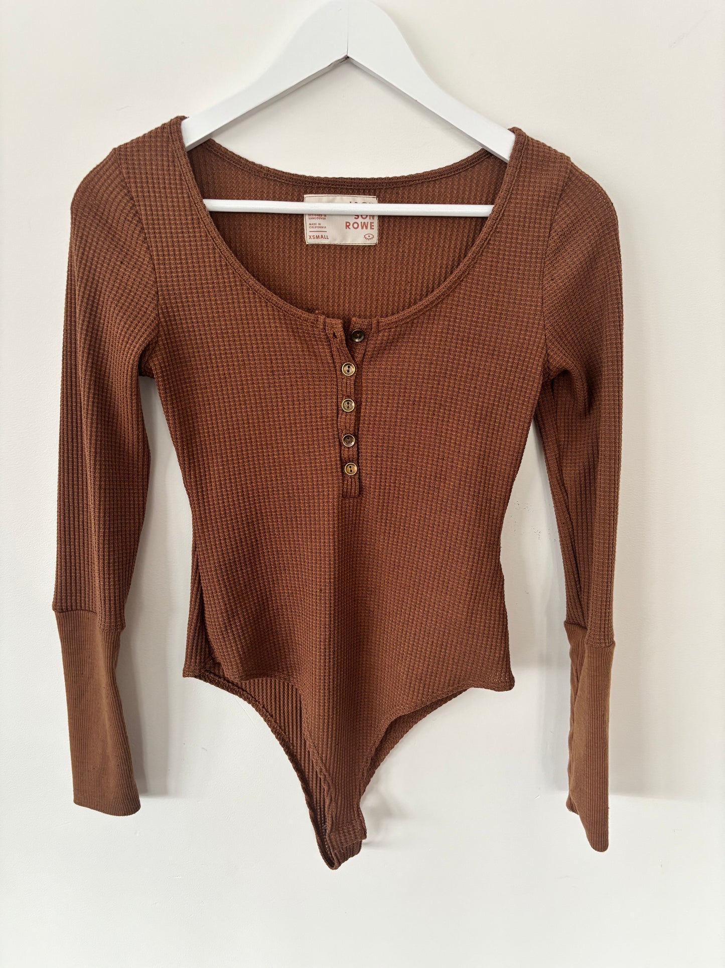 Jackson Rowe Waffle Henley Bodysuit | Sz XS (J63AB1)