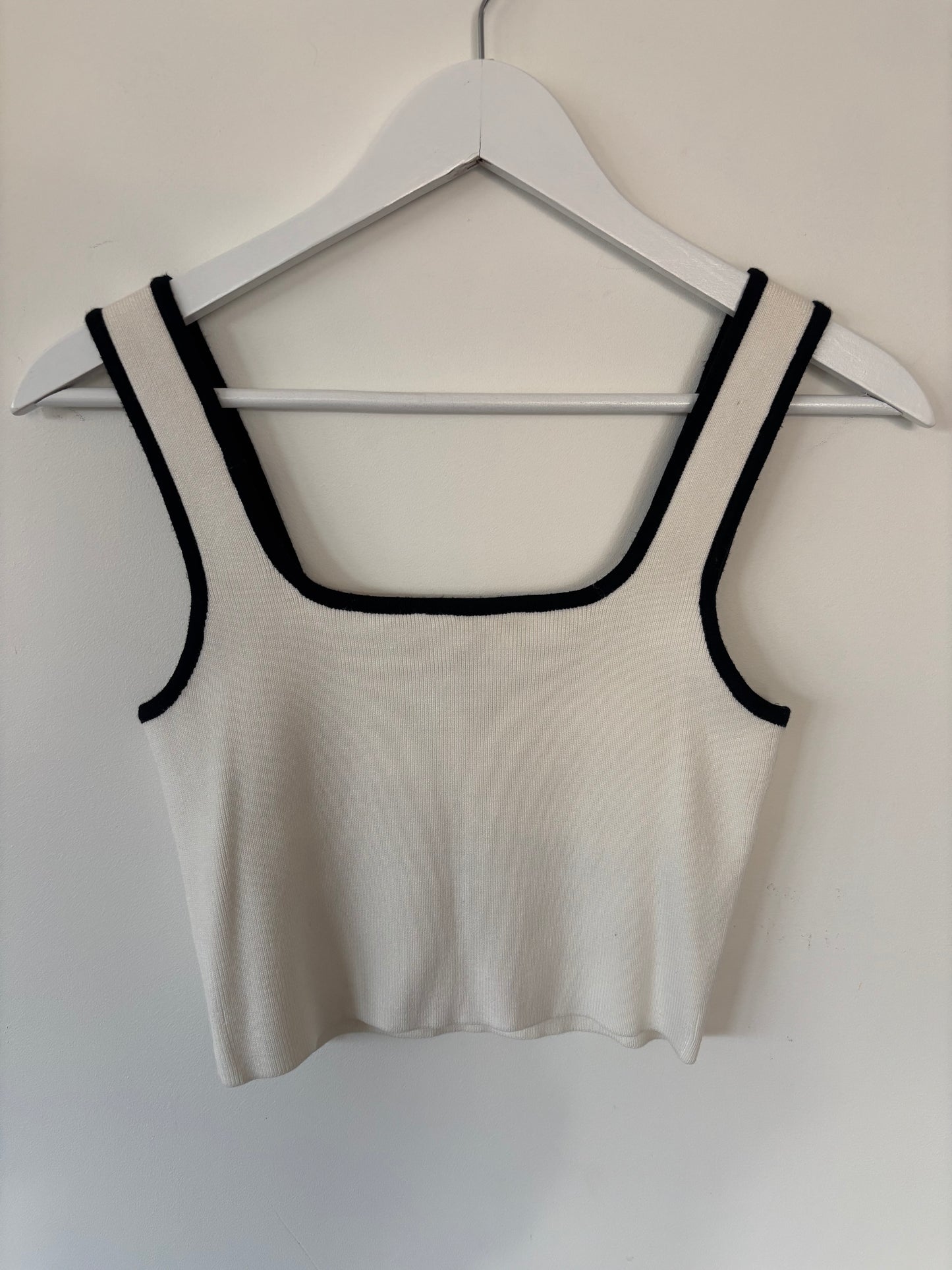 Dynamite Knit White Tank with Black Tipping | Medium (N203K6)