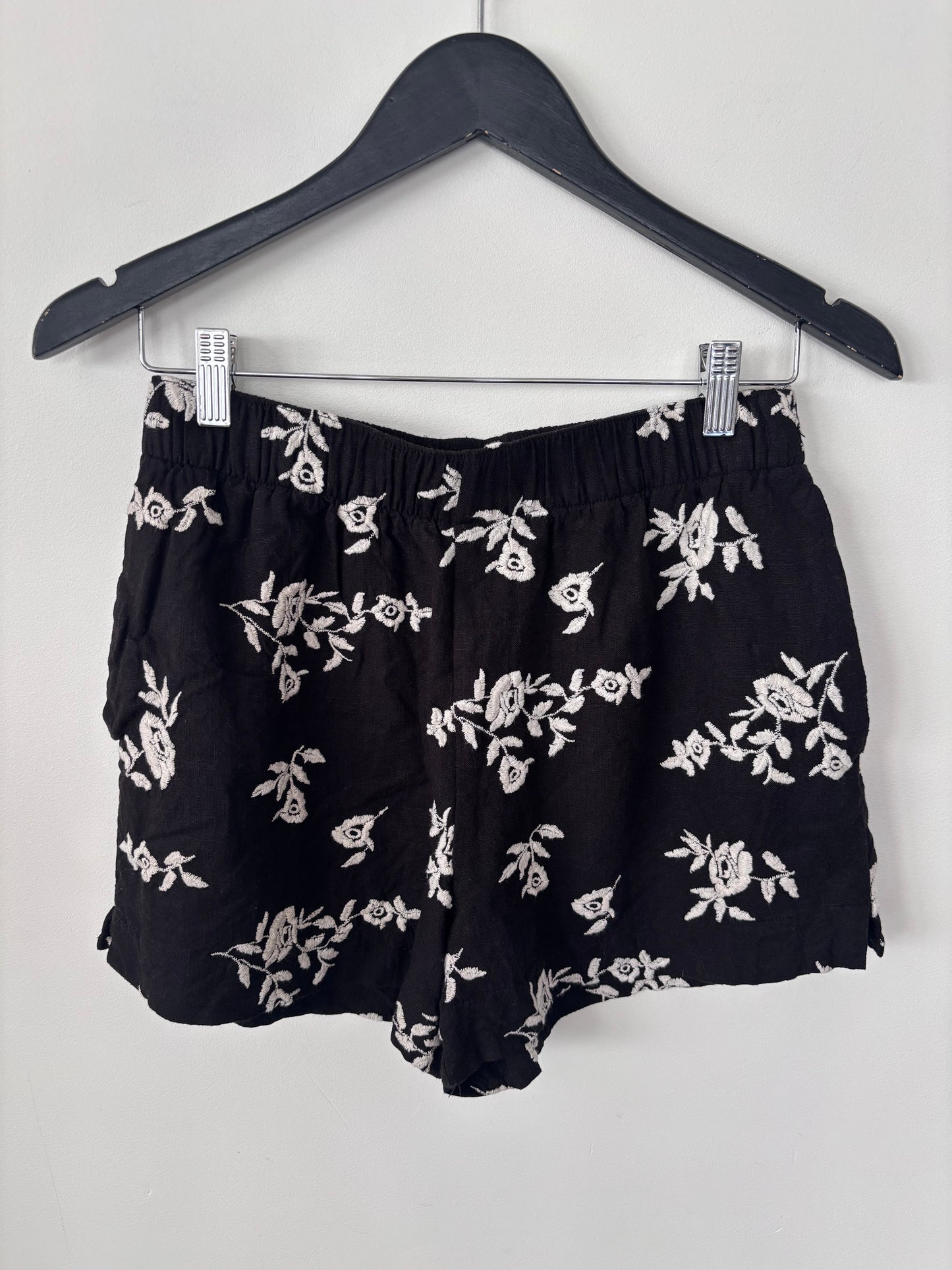 Black Tape Embroidered Black & White Floral Set | Sz Small