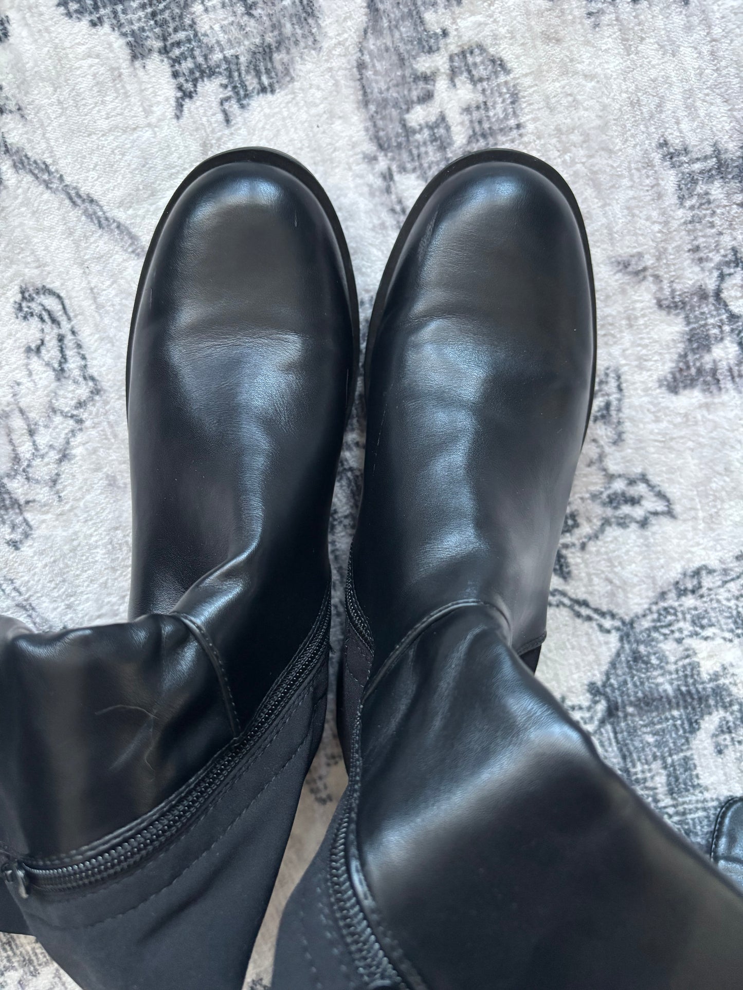 Dream Pair Black Knee High Flat Boots | Sz 7.5 (D012M10)
