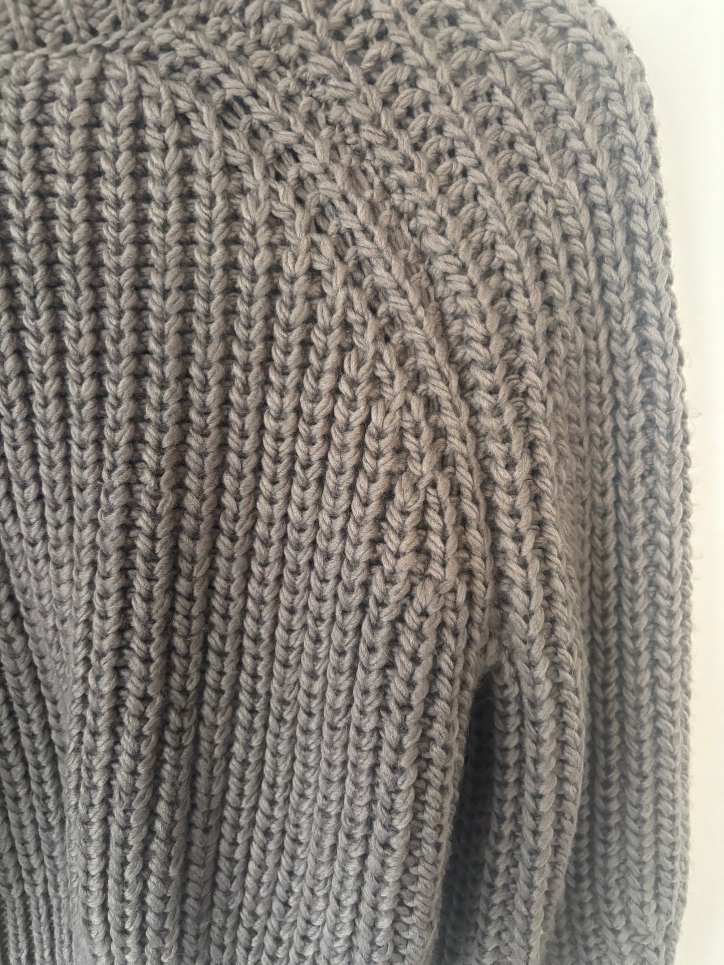 H&M Knit Dark Grey/Beige Sweater | XS (loose fit, fit size small) (N197K6)