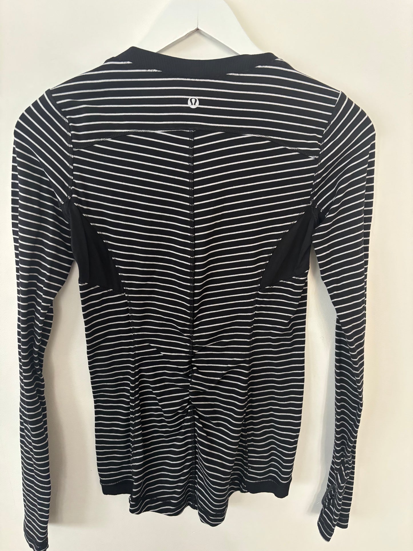 Lululemon Base Runner Long Sleeve BW Stripes | Sz 4 (approx)(F109LP2)