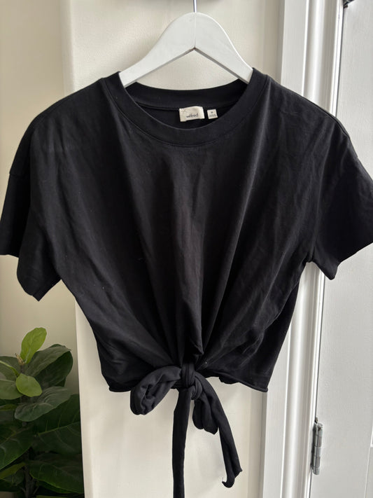 Wilfred / Aritzia Tied Botton Black T Shirt | Sz Medium