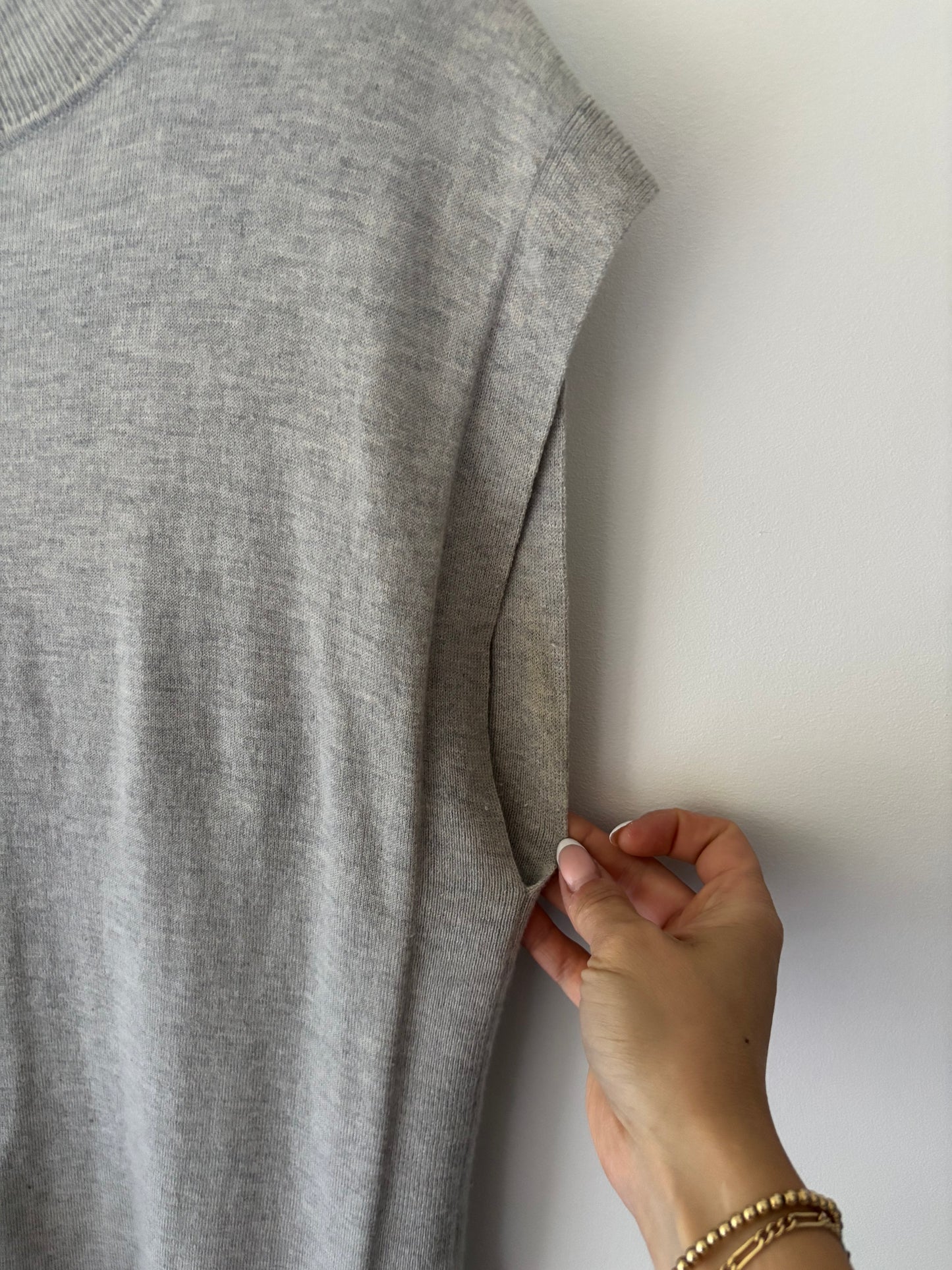 Banana Republic Sleeveless Sweater | Medium (fits large)