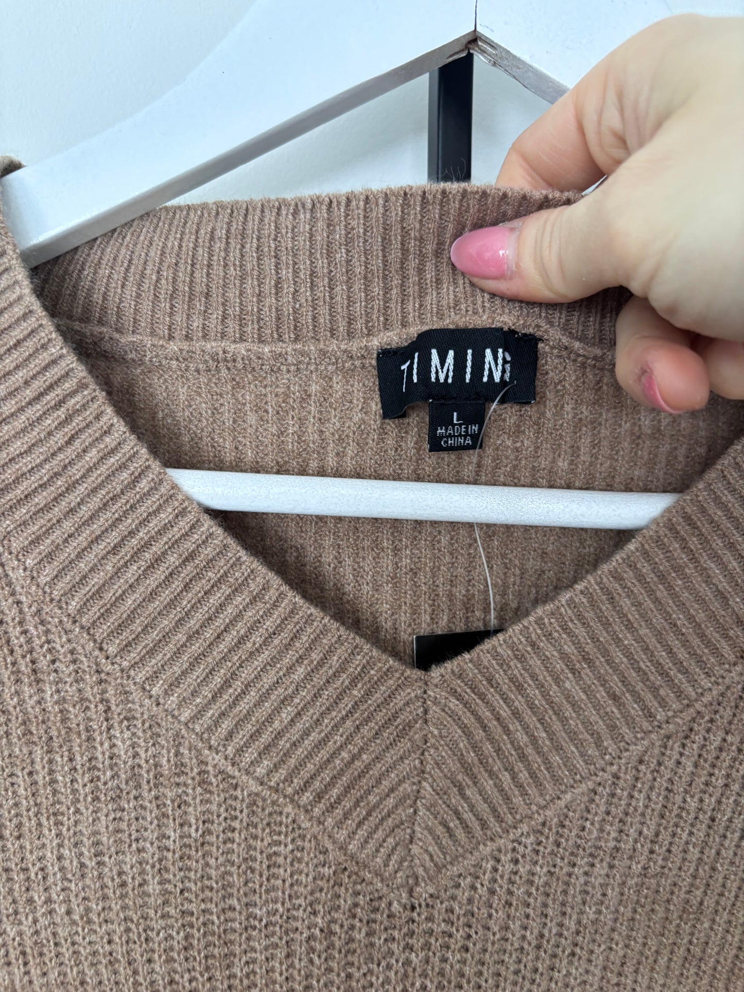 Timing Taupe V-Neck Sweater | Sz Large (M70C1)