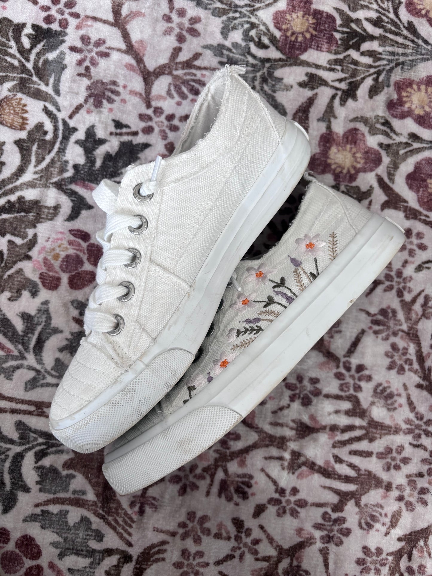 Blowfish Embroidered Sneakers | Sz 7