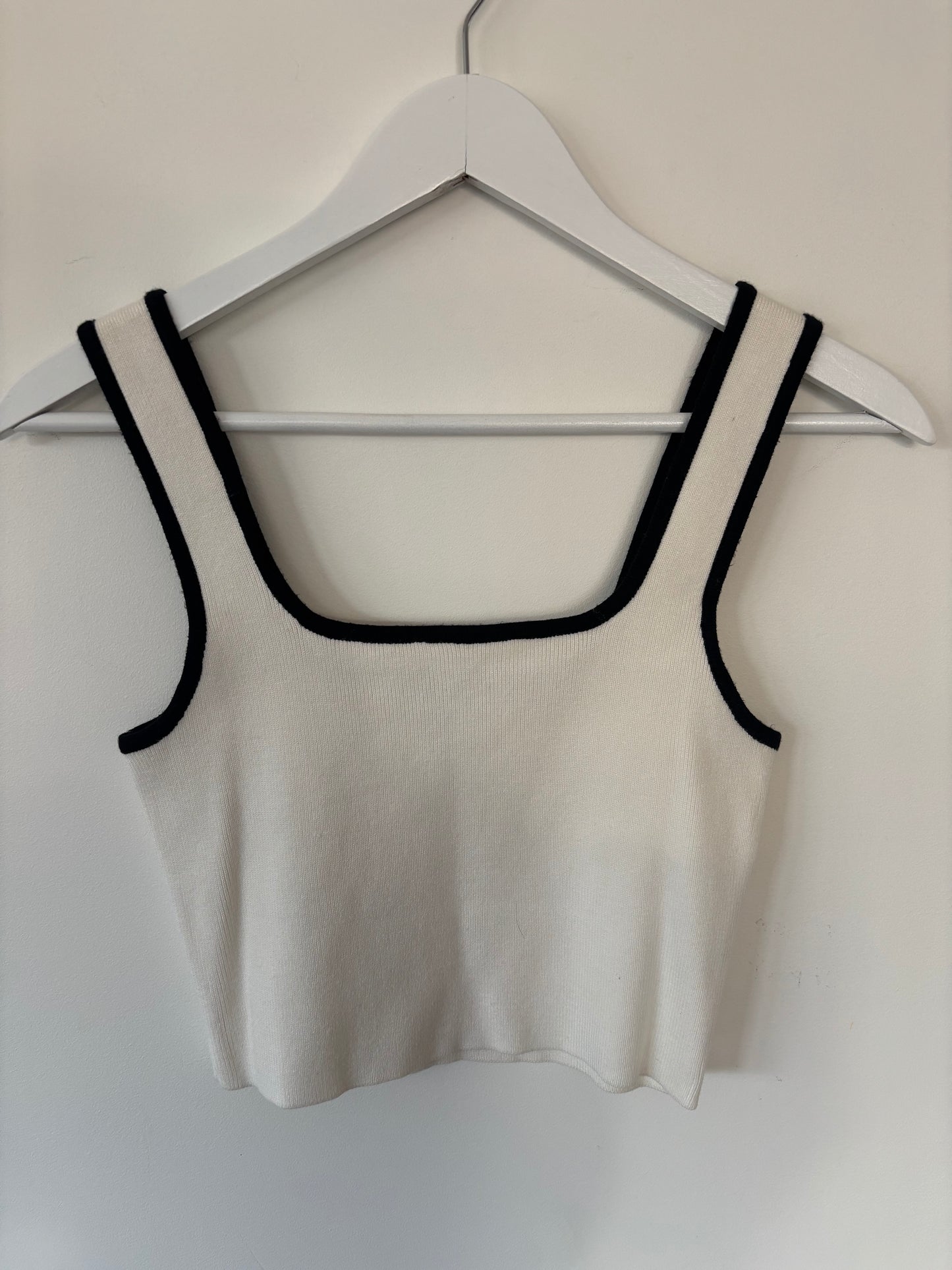Dynamite Knit White Tank with Black Tipping | Medium (N203K6)