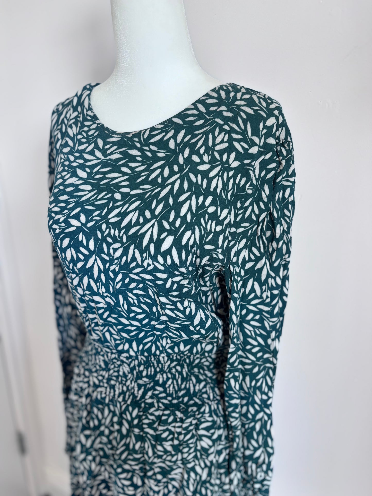 Apricot Silhouette Leaf Smocked Dress | Sz 10 (Large)