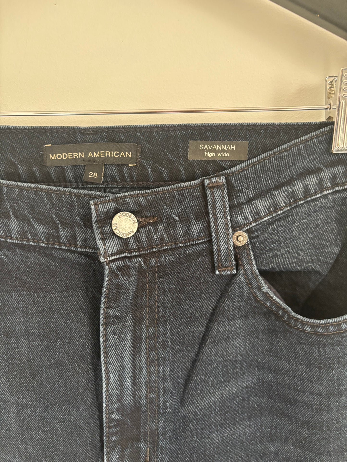 Modern American NWT Savannah Wide Crop | 28