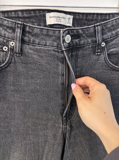 A&F The Mom High Rise Black Wash Jeans | Sz 28