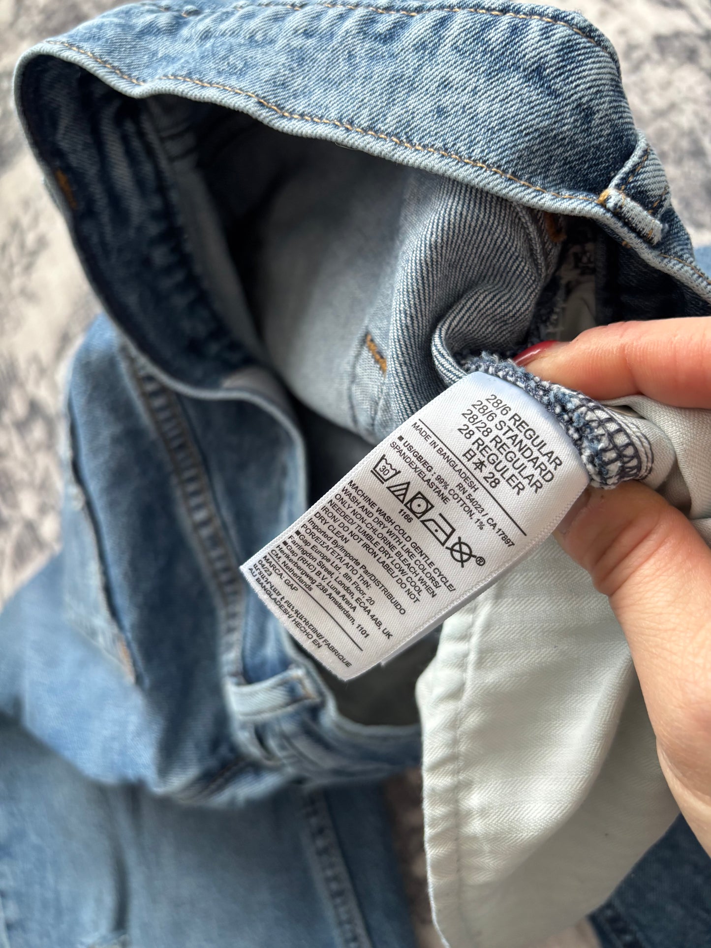 Gap 90s Loose Mid Rise Jeans (inseam 28")| Sz 28 or 6 (J137E13)