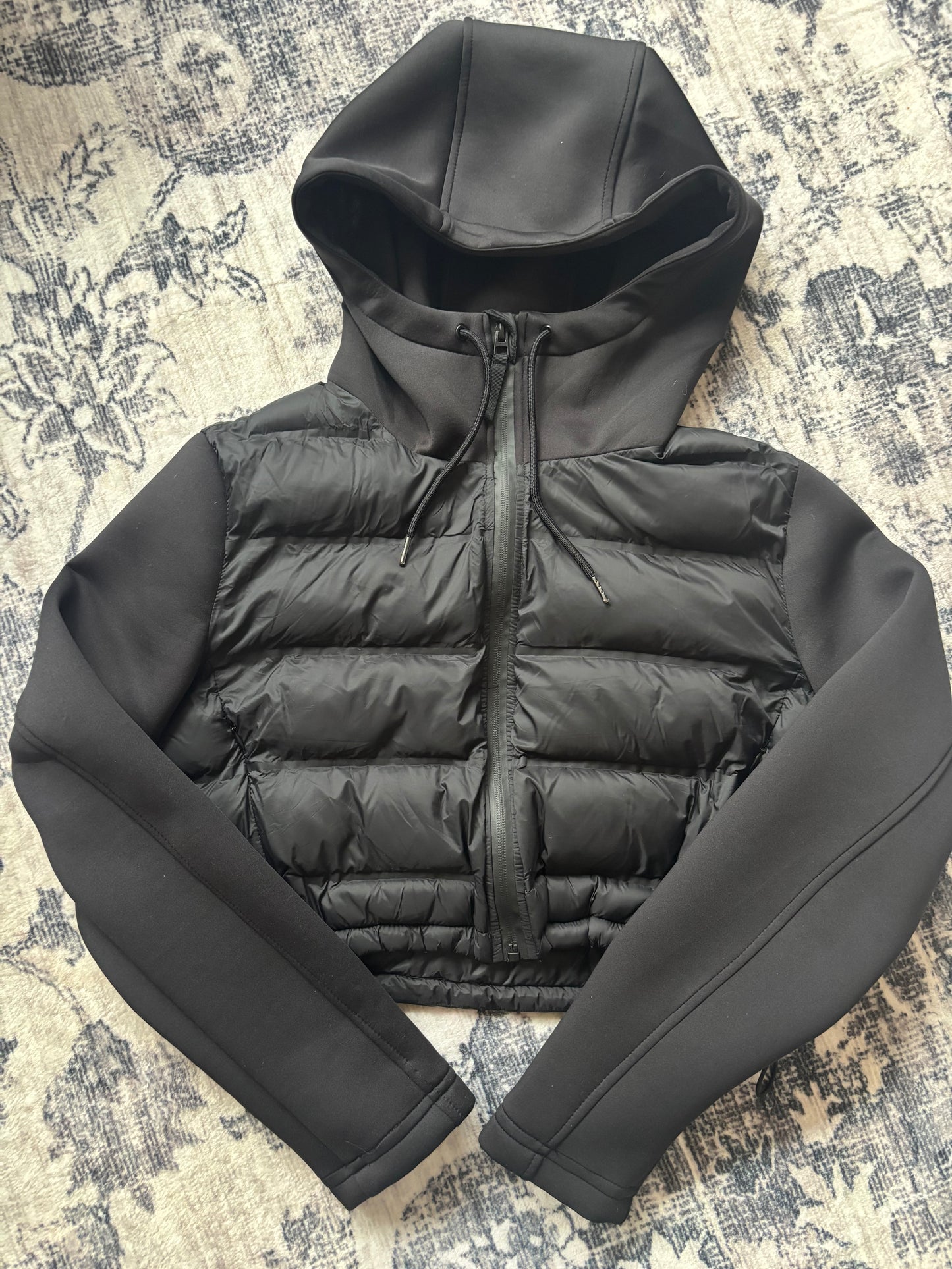 Zara Combination Cropped Hooded Puffer Jacket in Black | Large (N189C8)