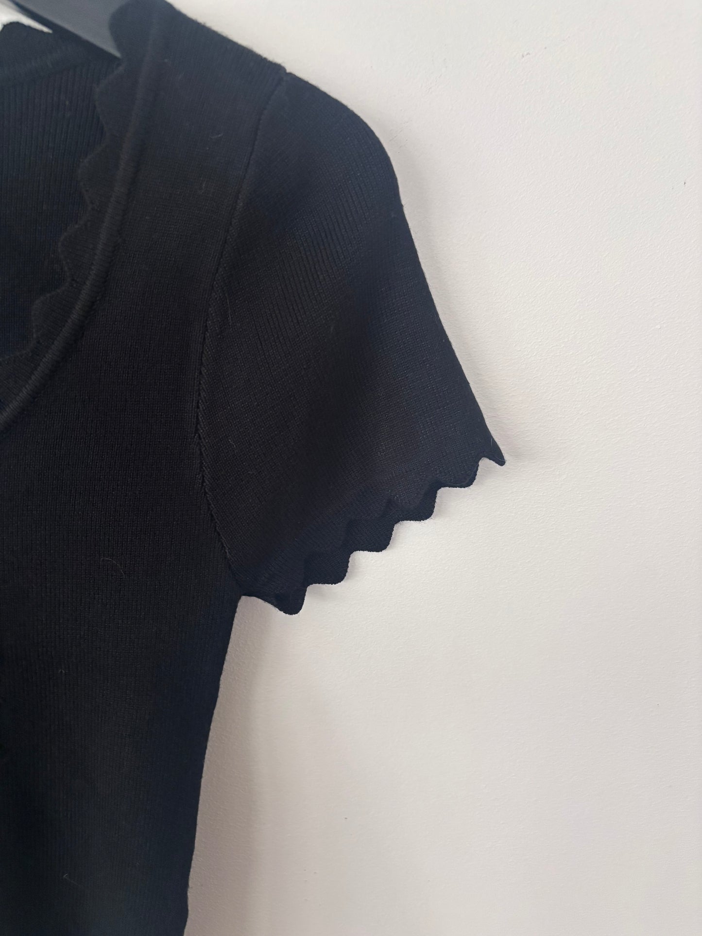 The Work Shop Scalloped Scoop Top | Sz Medium