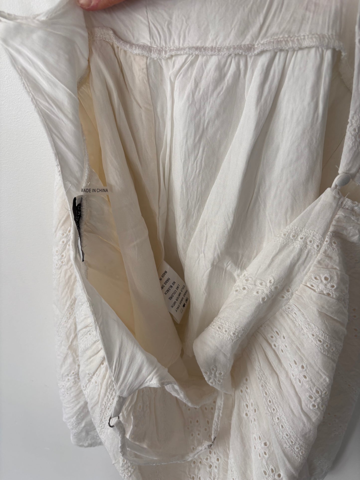 Dress Forum White Eyelet Tank | Sz Medium (flaw)