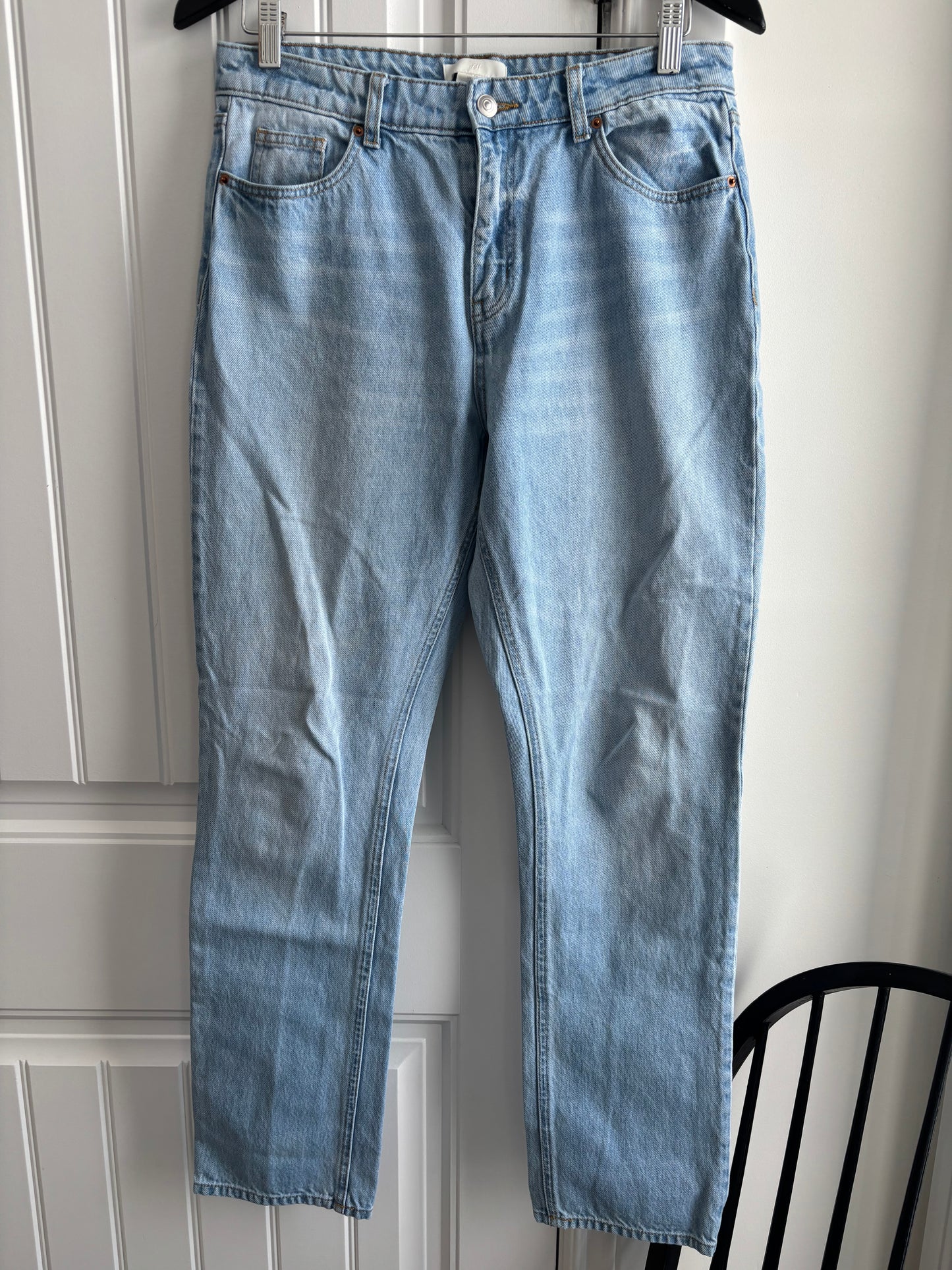 H&M Slim Straight Jeans in Light Wash | Sz 8 (N68S20)