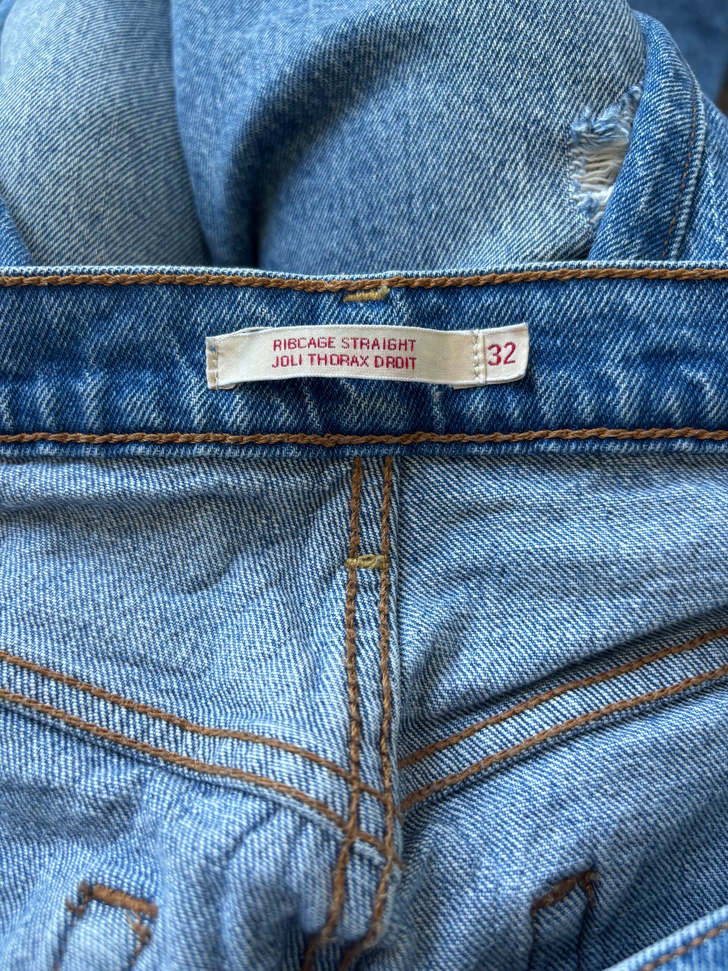 Levis Ribcage Straight Leg Jeans  | 32