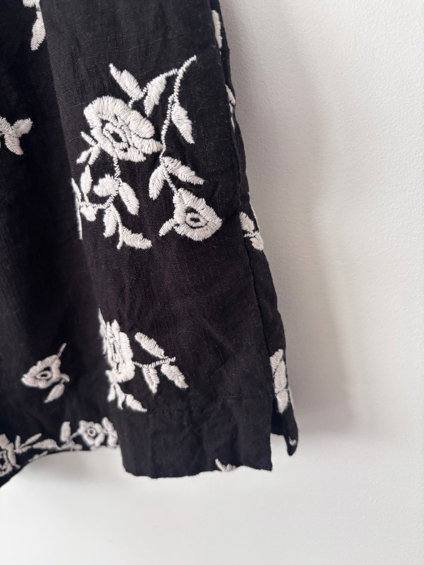 Black Tape Embroidered Black & White Floral Set | Sz Small