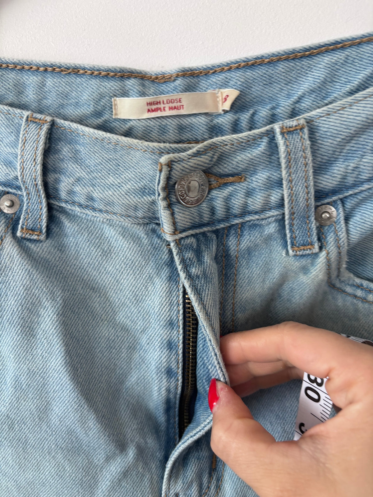 Levi's High Loose Light-wash Jeans | Sz 28