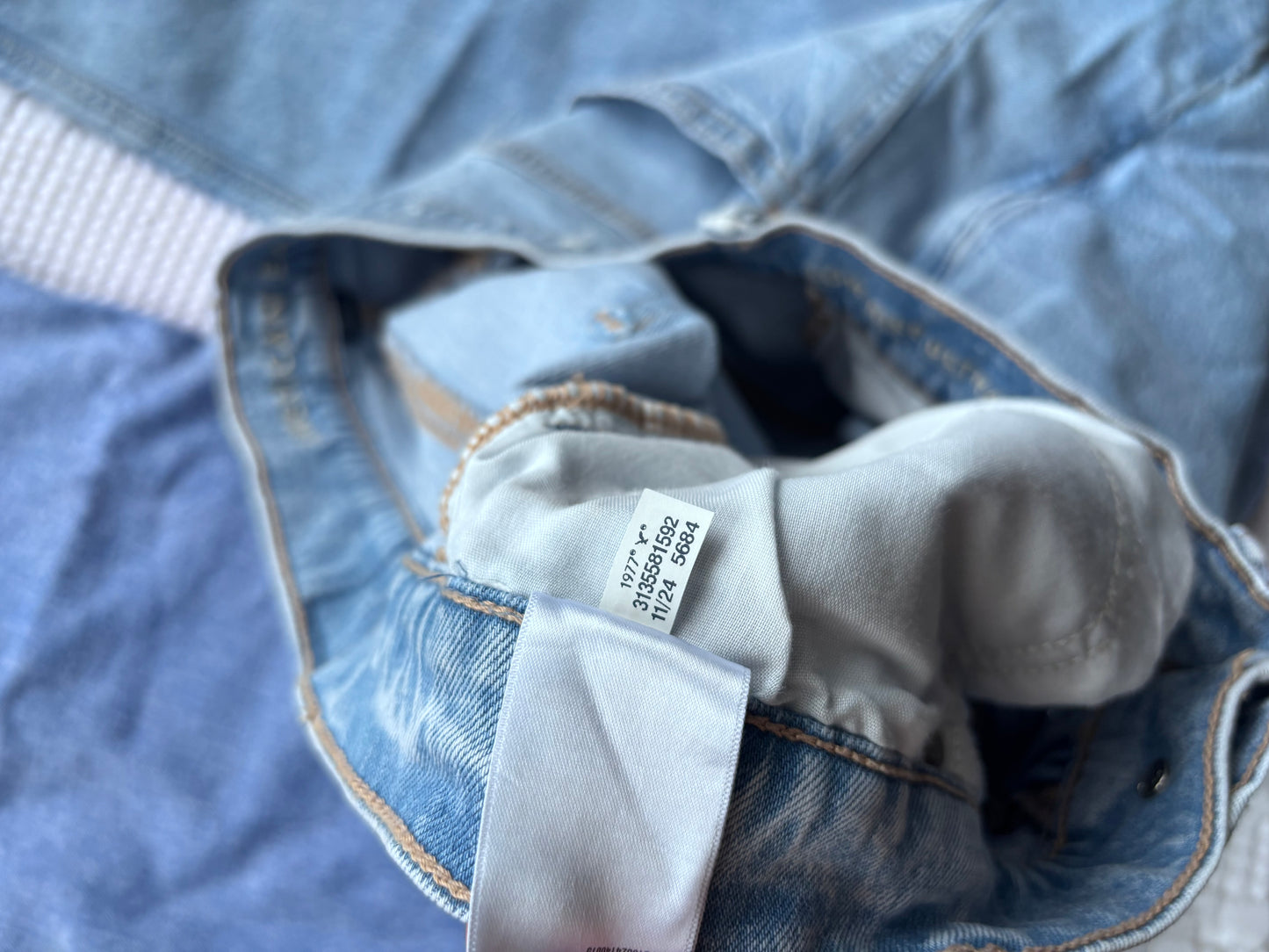 AE Dreamy Drape Strigid Low-Rise Ultra Wide-Leg Jean | Sz 6 (M59W2)