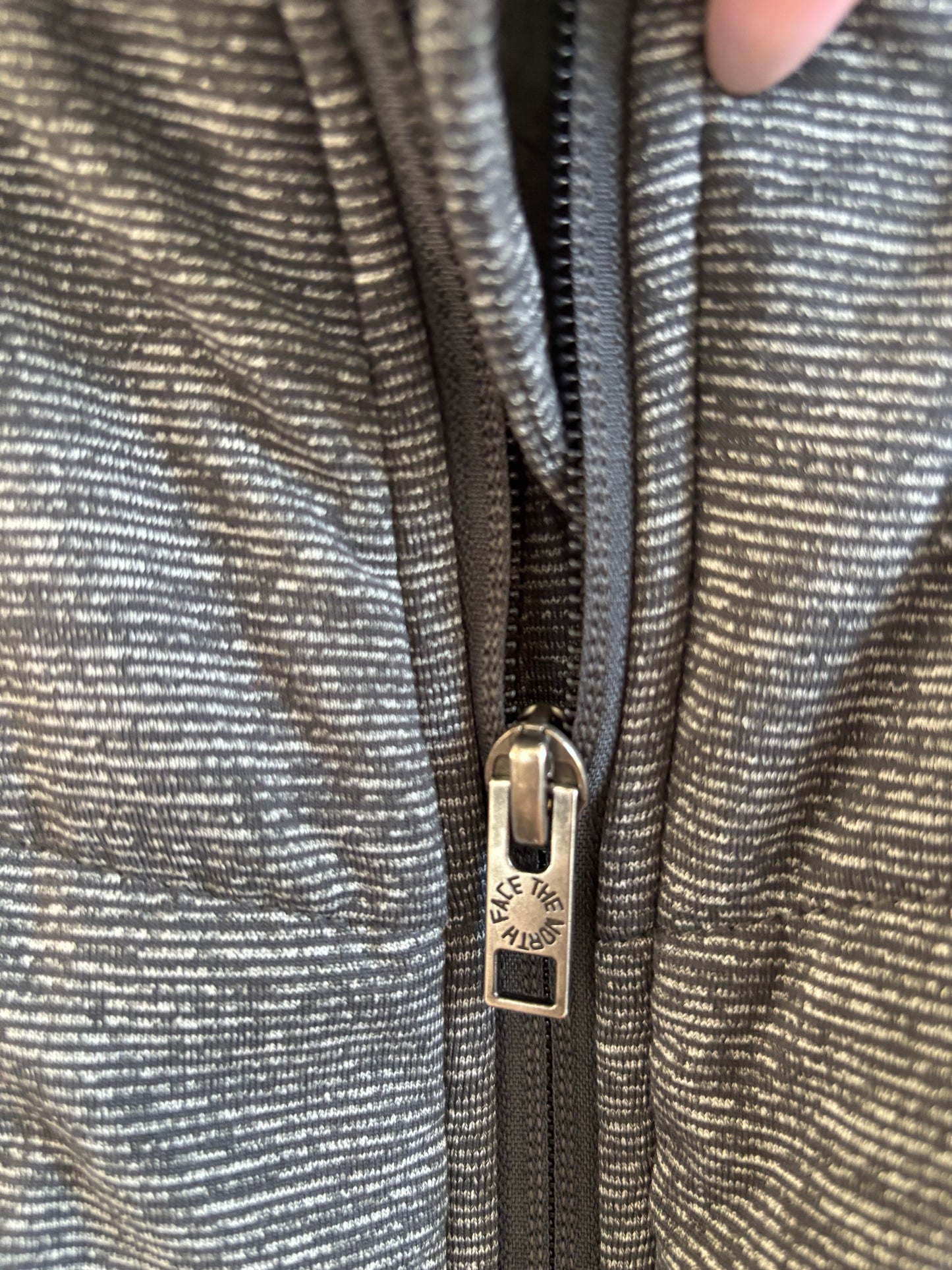 The North Face Charcoal Pseudio Vest | XS (O60M10)