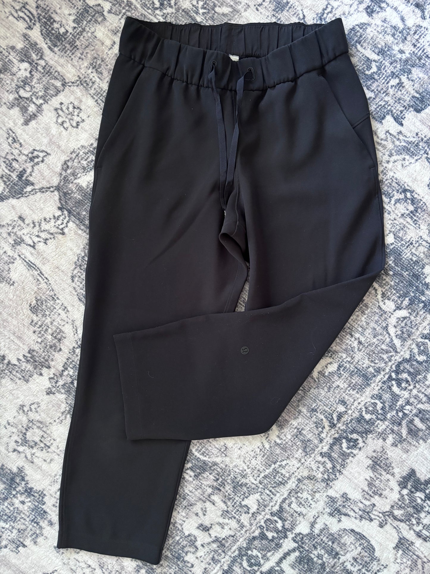 Lululemon On The Fly Crop *Woven 23" Black Pants | Sz 4