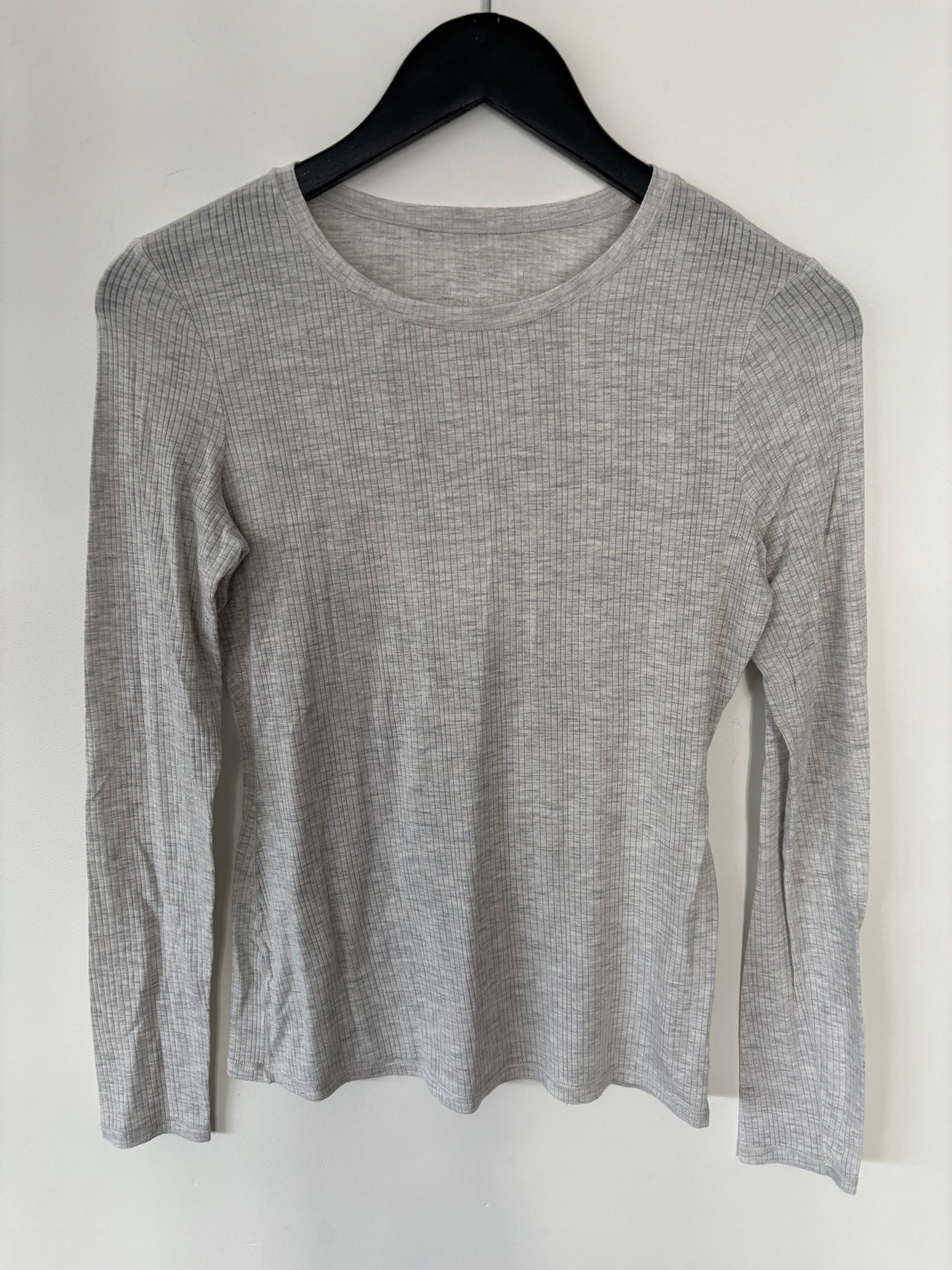 Luxe 360 Grey Ribbed Long Sleeve | Sz XS (Could also fit Small) (N119TF2)
