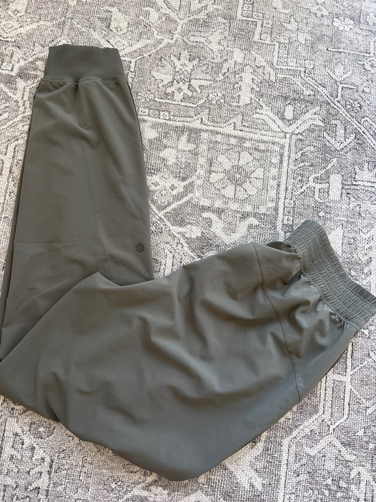 Lululemon Wanderer Jogger in Grey Sage | Sz 6