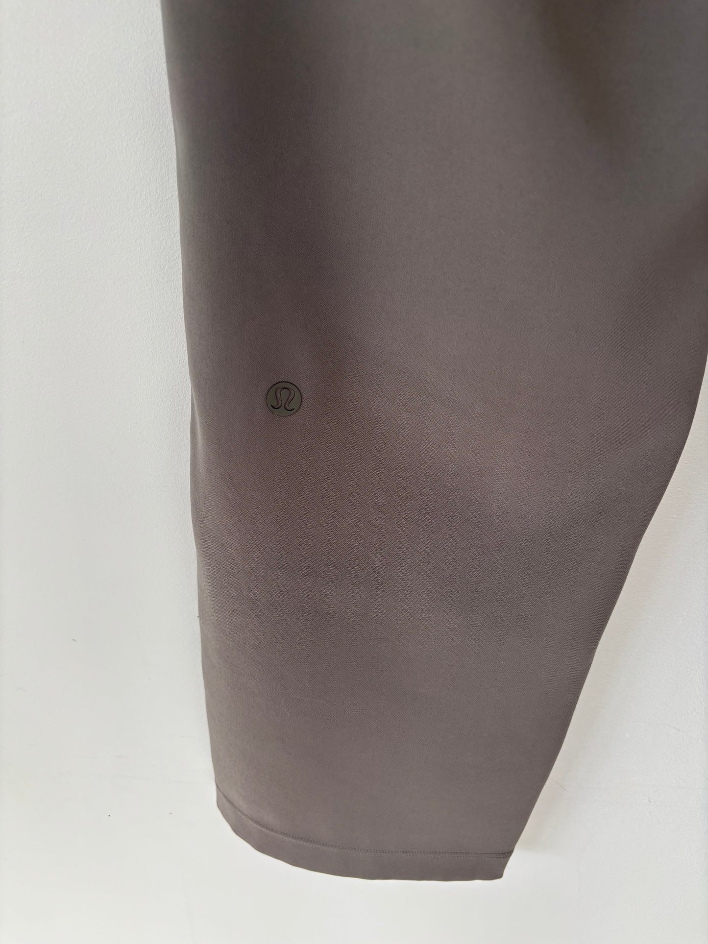 Lululemon On the Fly 7/8 Pant Woven Carbon Dust | Sz 8 / (N47S20)