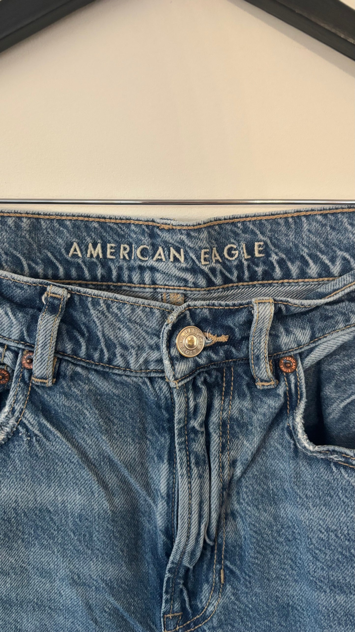 AE Super High Rise Baggy Wide Leg Jeans (Light/Med Wash)  | 8 (N29S20)