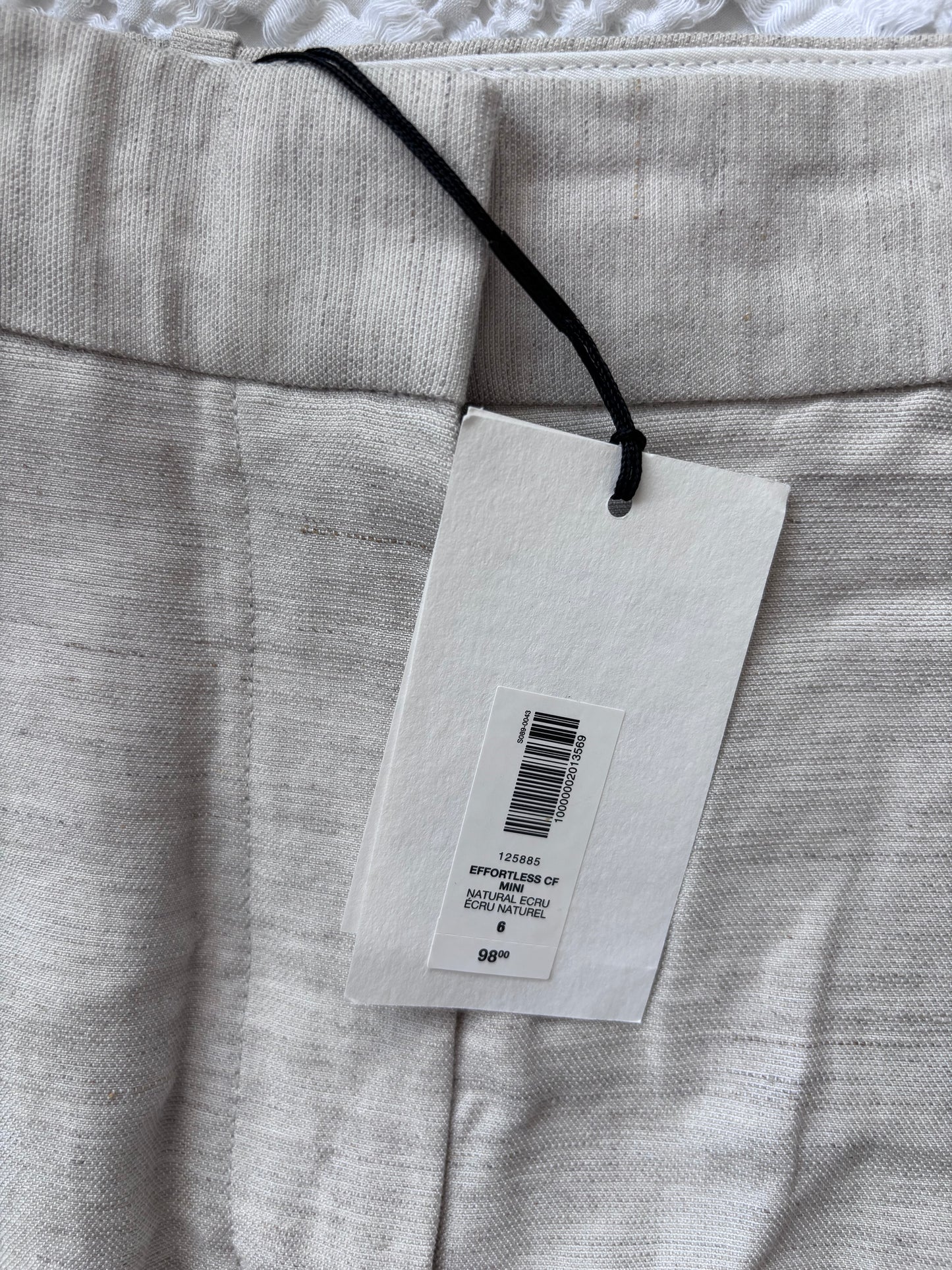 Aritzia The Effortless Linen Short Curve Fit NWT | Sz 6 (fit like 4/6)