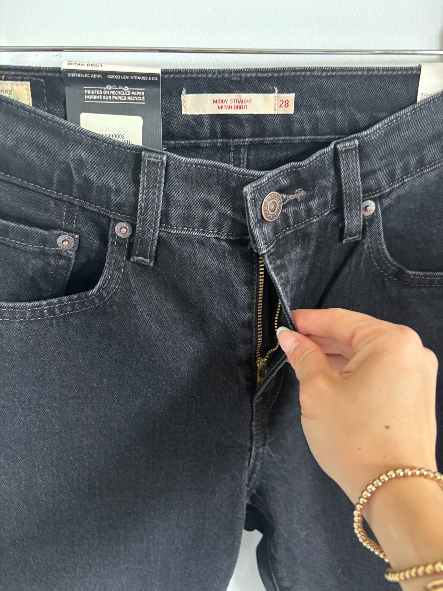Levi's NWT Middy Straight Denim | 28 (may run small)