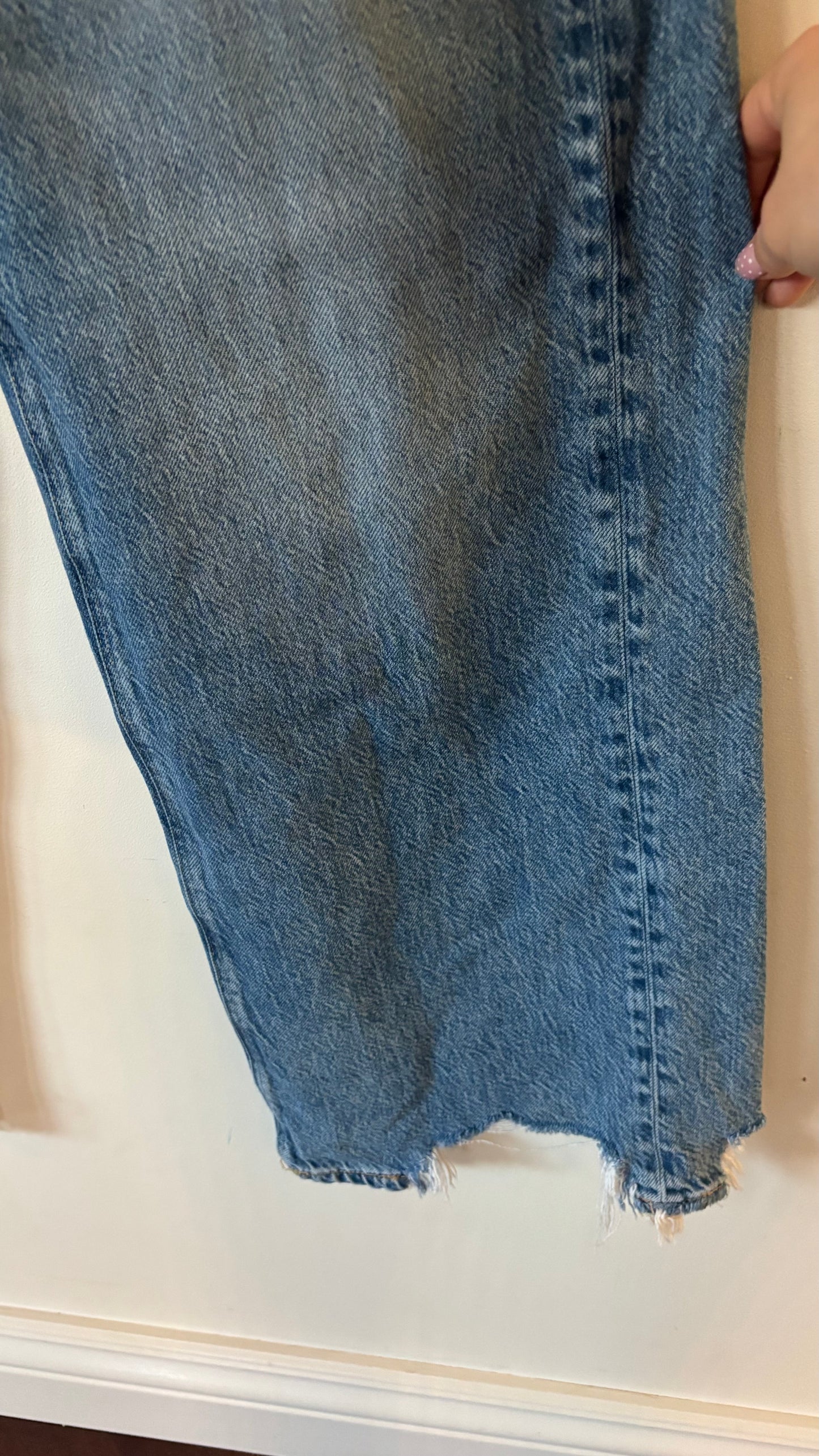 AE Super High Rise Baggy Wide Leg Jeans (Light/Med Wash)  | 8 (N29S20)