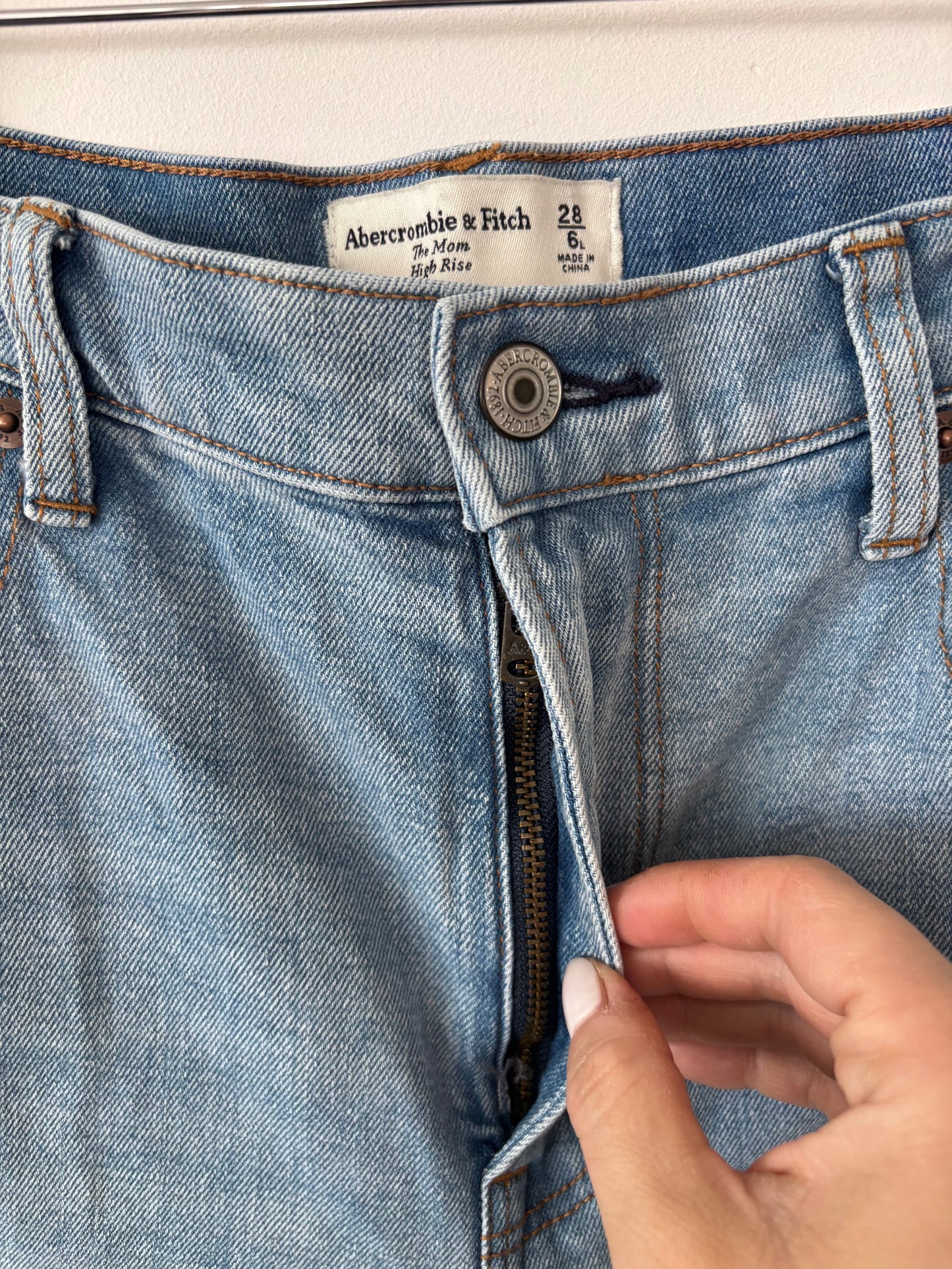 Abercrombie The Mom High Rise Jeans | Sz 28