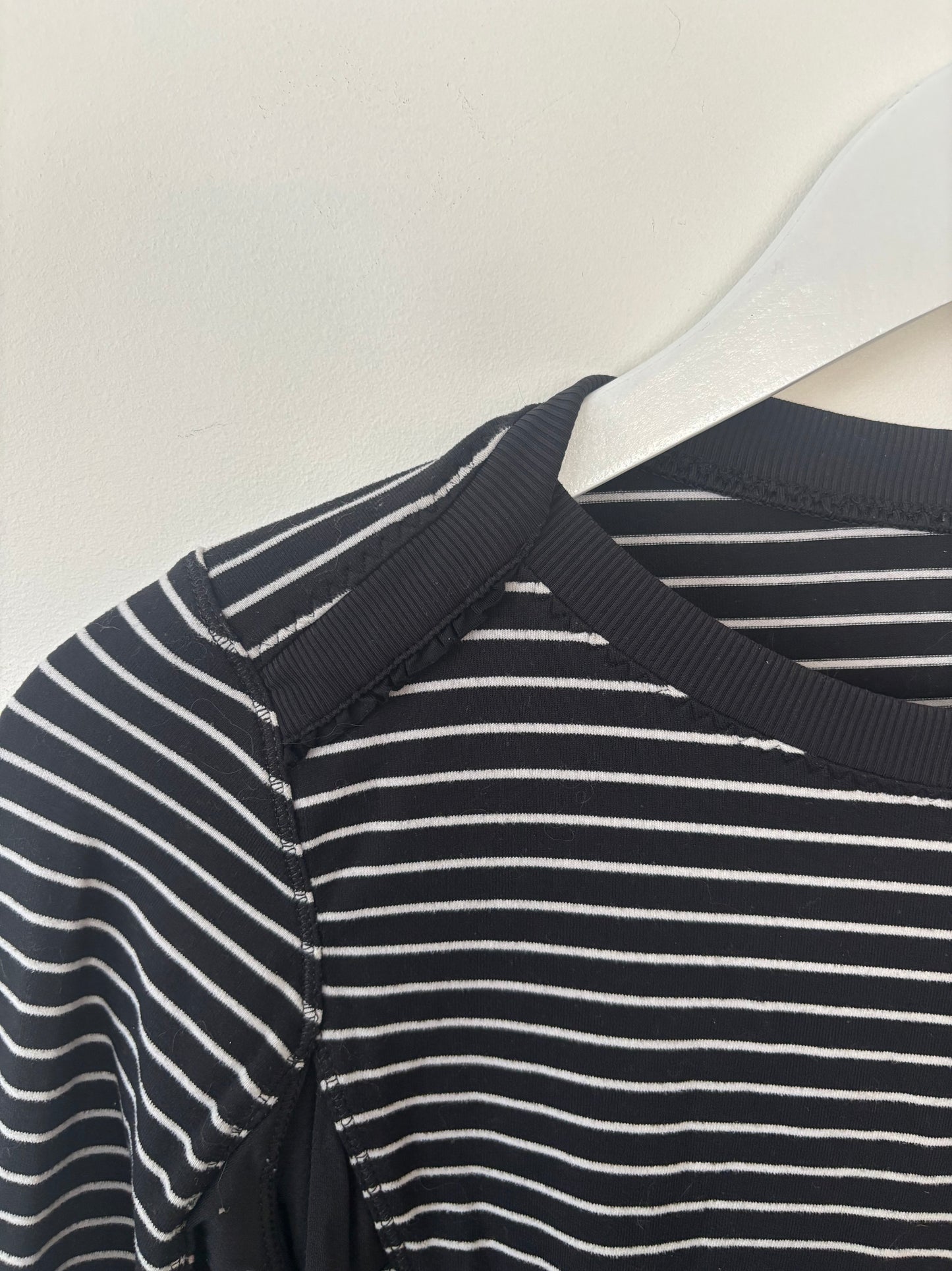 Lululemon Base Runner Long Sleeve BW Stripes | Sz 4 (approx)(F109LP2)