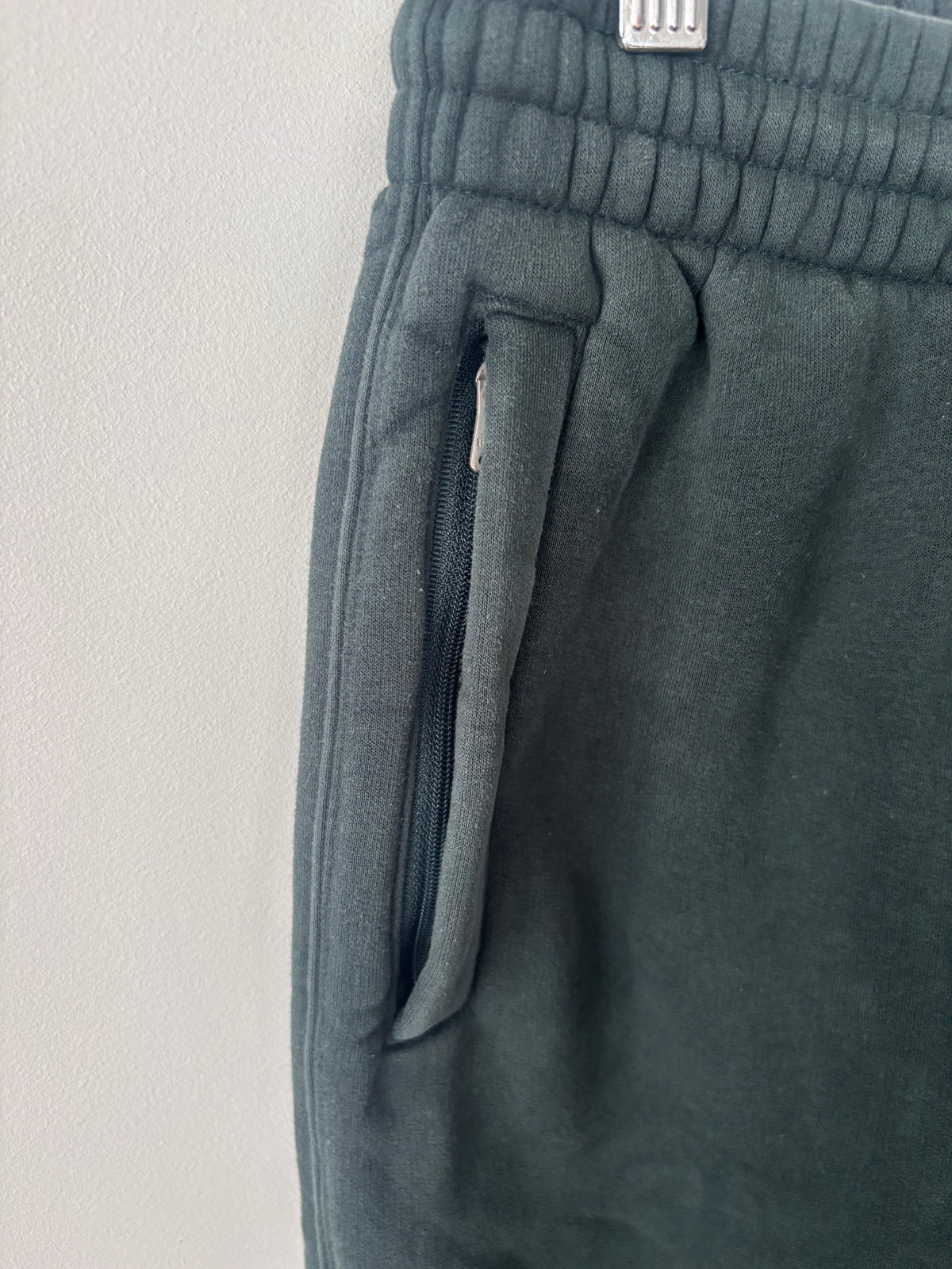Roots Cloud One Fit Sweatpant (Gender free) in Dark Green | Sz Large (fit medium/large)