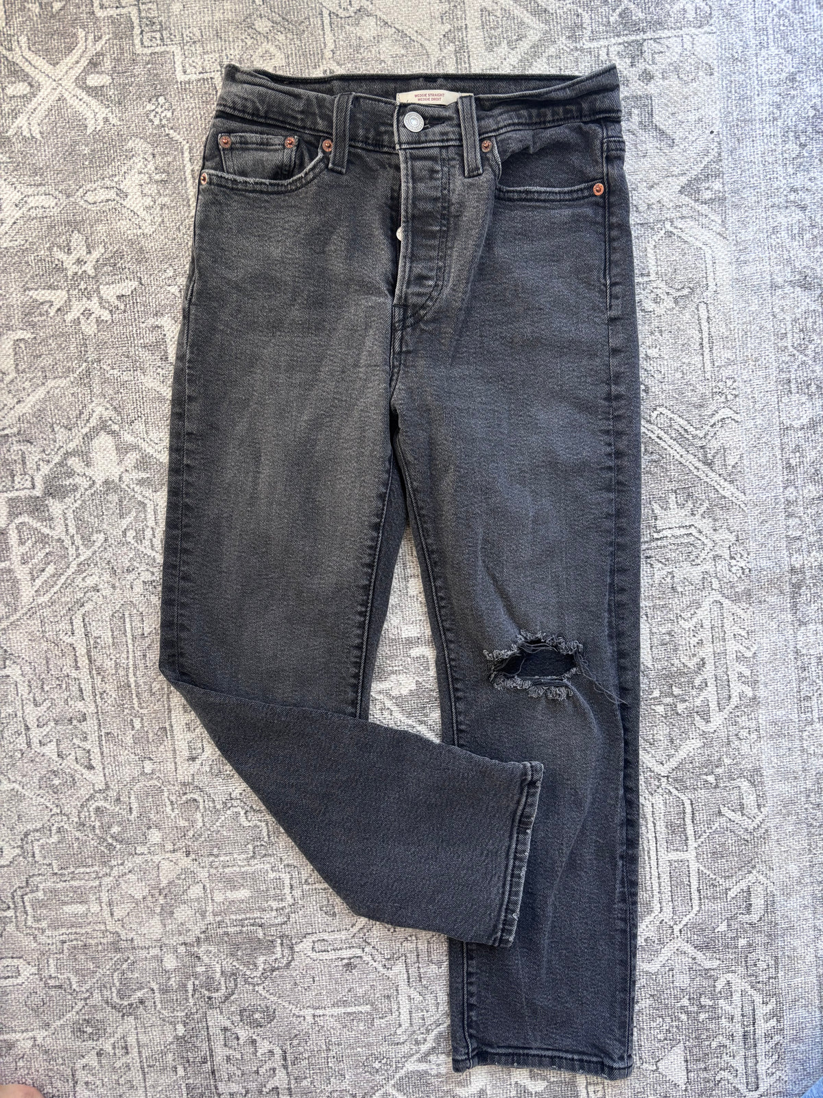 Levi's Wedgie Straight Ankle Straight Jeans *distressed knee* | Sz 26 (fit like 25, 1% elastane) P3