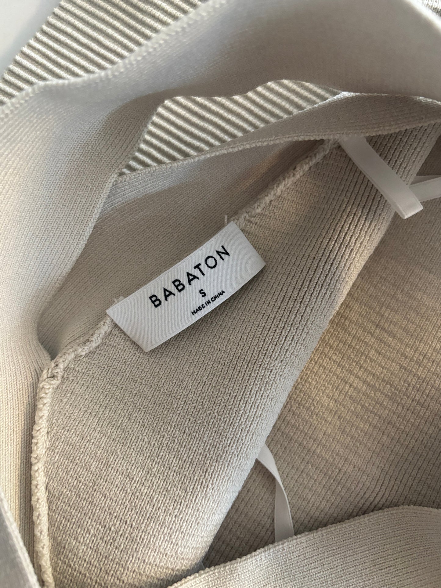 Babaton / Aritzia Sculpt Knit Criss Cross Cropped Tank Beige | Small (N207K6)