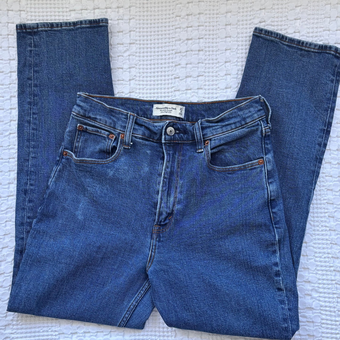 Abercrombie Ankle Straight Ultra High Rise (medium/dark wash) | Sz 4 or 27 (CS21W8)