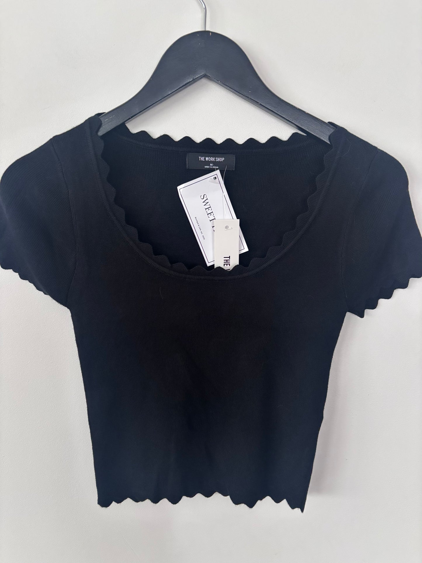 The Work Shop Scalloped Scoop Top | Sz Medium