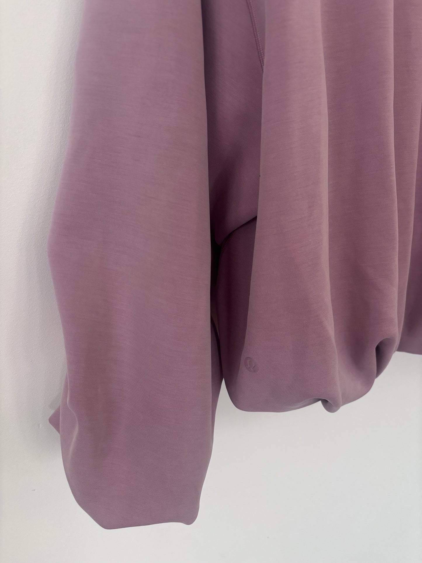Lululemon Softstreme Voluminous-Sleeve Pullover (pants also listed) | Sz Large (F42A1)