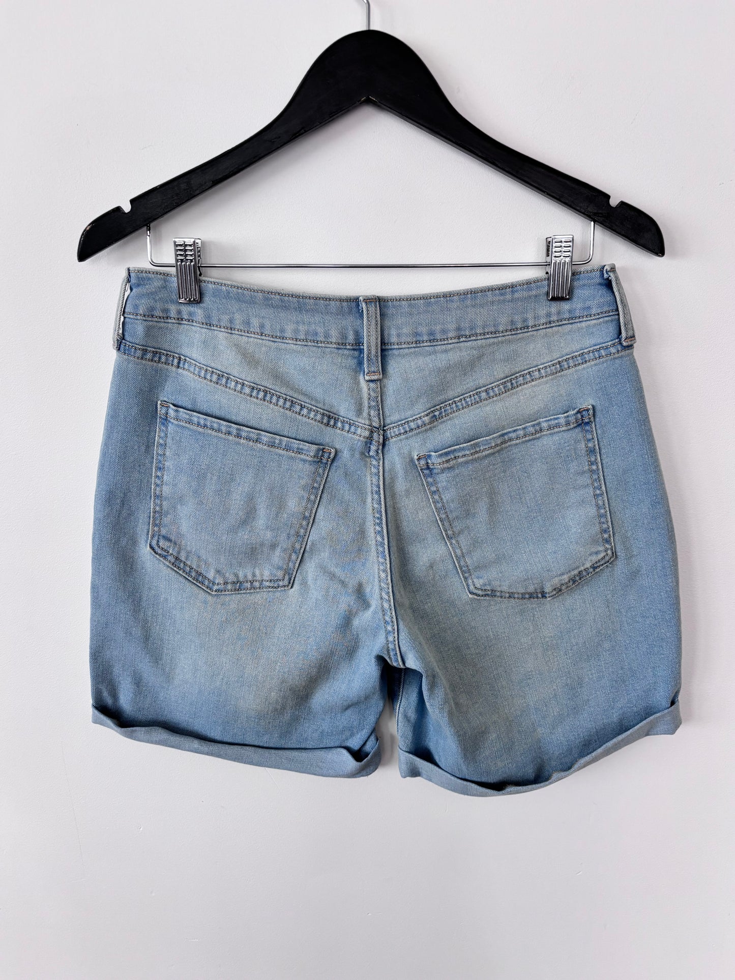 Old Navy HR WOW Cuffed Shorts | Sz 6