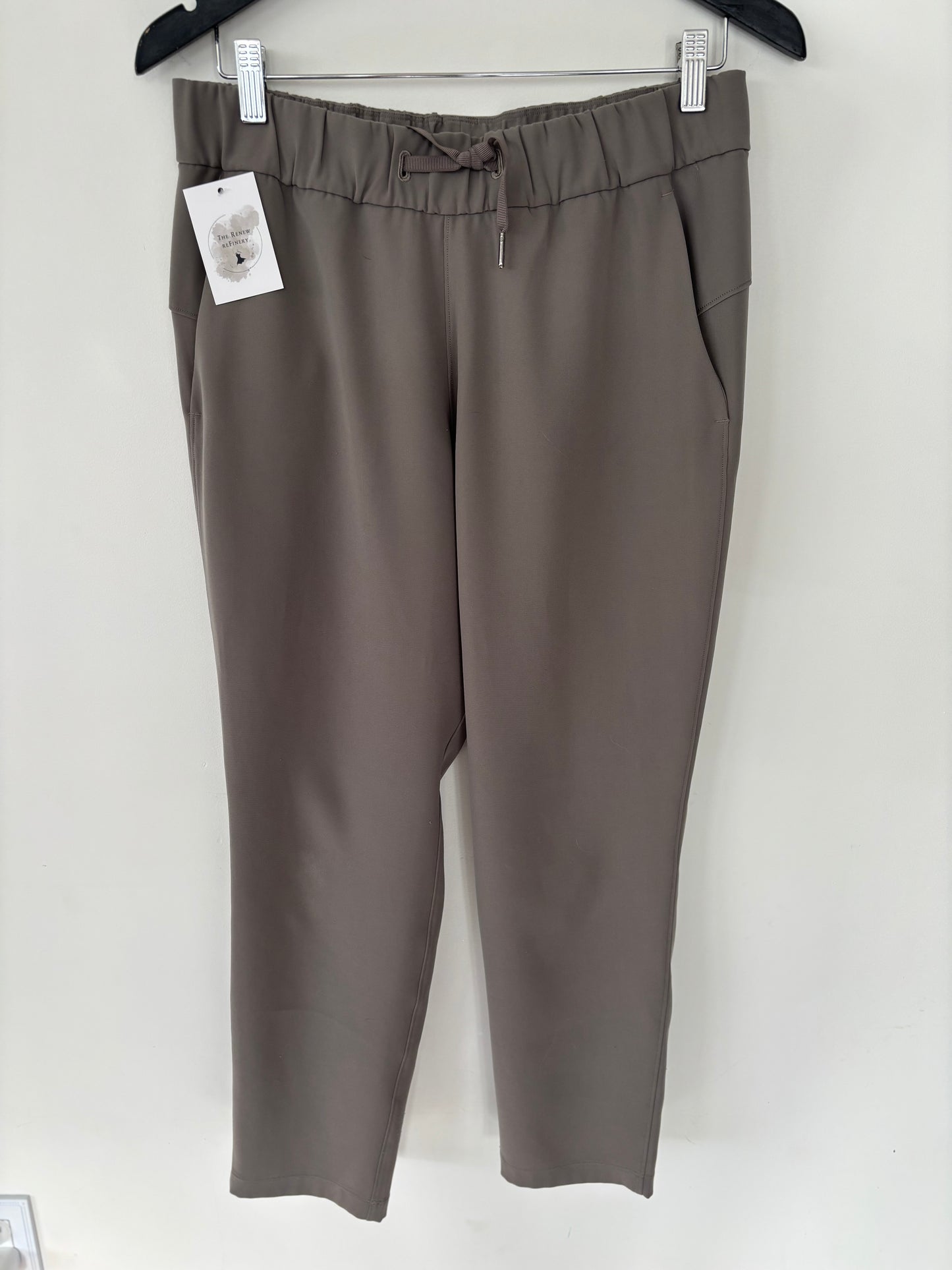Lululemon On the Fly 7/8 Pant Woven Carbon Dust | Sz 8 / (N47S20)