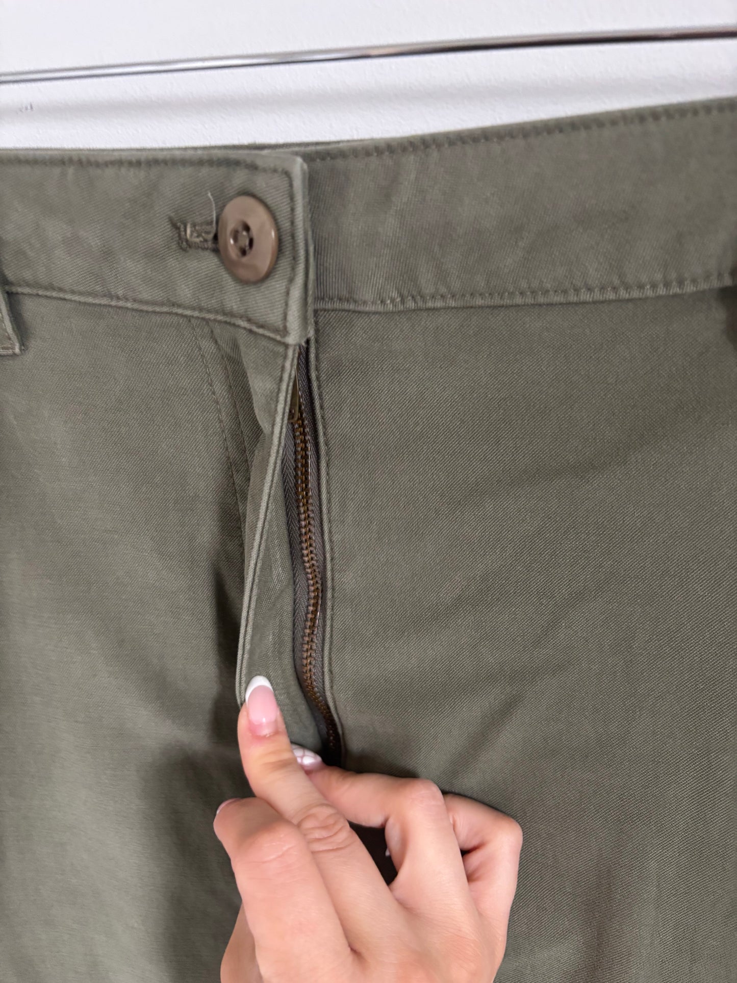 Wilfred / Aritzia Ether Cargo Maxi Skirt in Army Green | 8