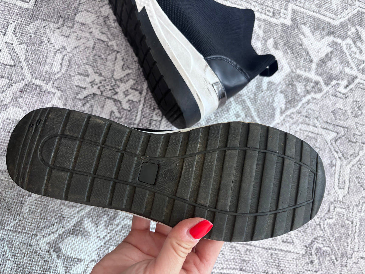 Steve Madden Black Sock Sneakers | Sz 9