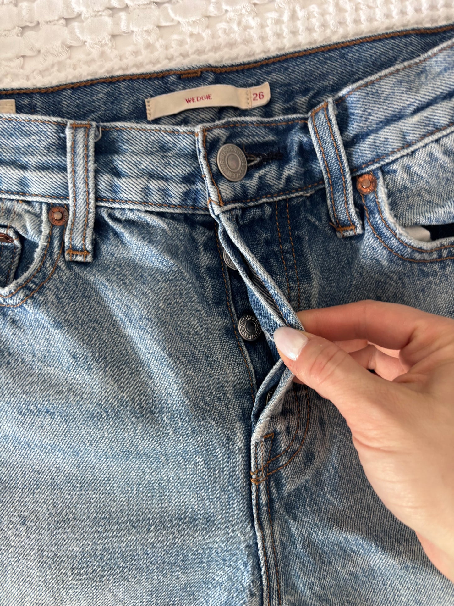 Levi's Wedgie Distressed Denim  | Sz 26 (may fit like 25) (M151S2)