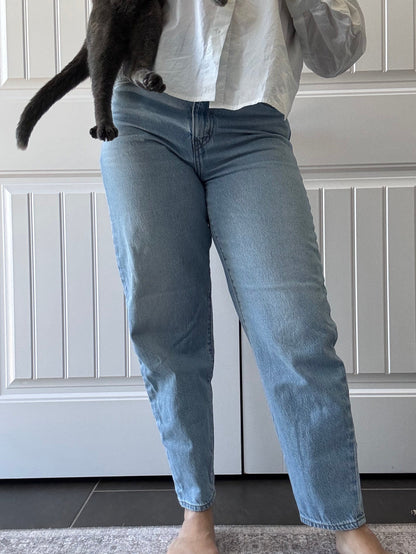 Levi's High Loose Taper Jeans Lighwash | Sz 28 (mom jeans)